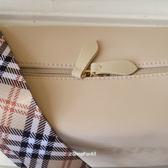 Burberry - Picture 15 of 16